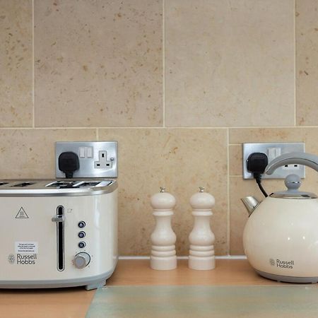 Quaint 2 Bedroom Flat - 9 Minutes Walk To Vauxhall Tube ロンドン エクステリア 写真