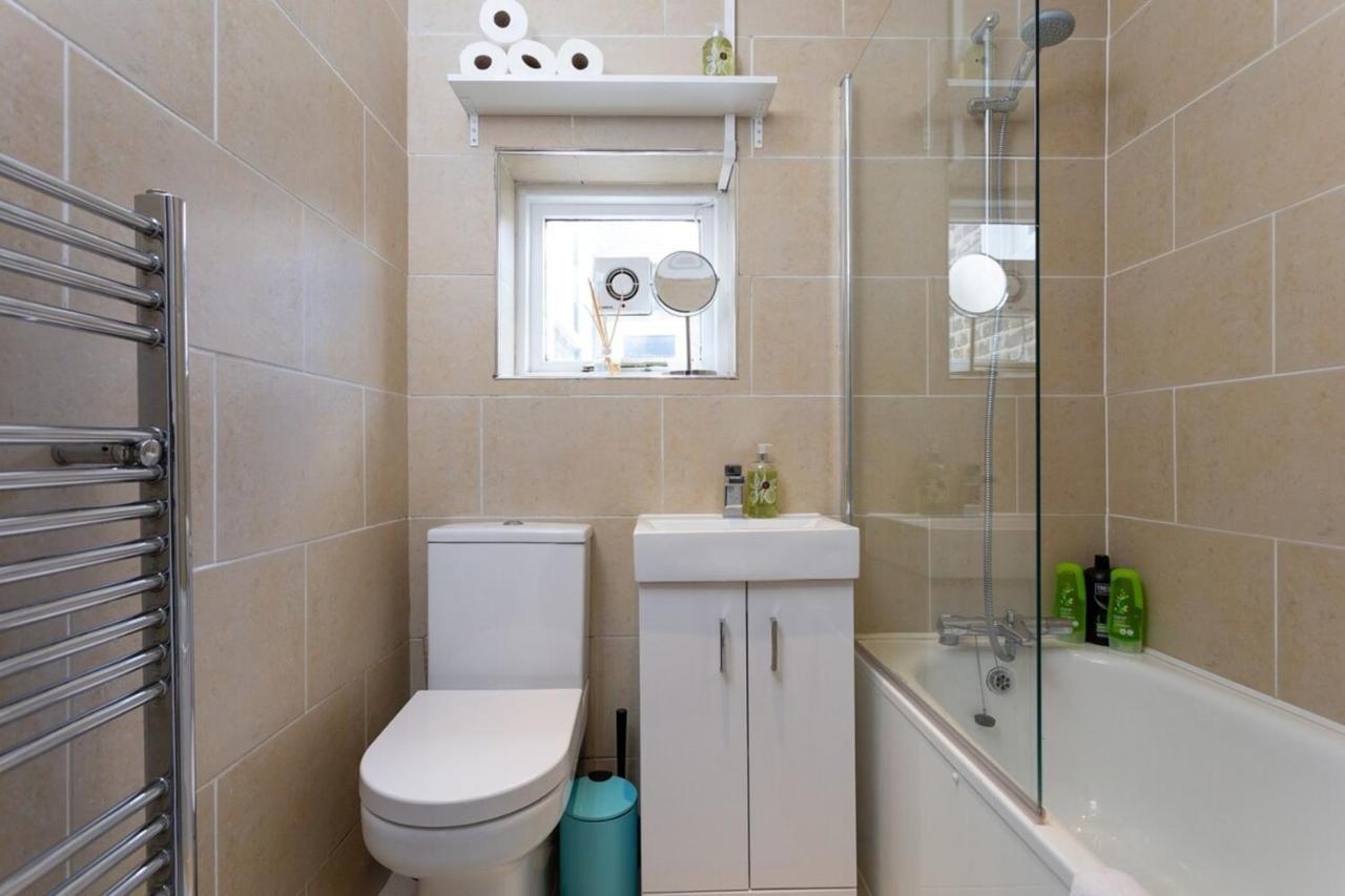 Quaint 2 Bedroom Flat - 9 Minutes Walk To Vauxhall Tube ロンドン エクステリア 写真
