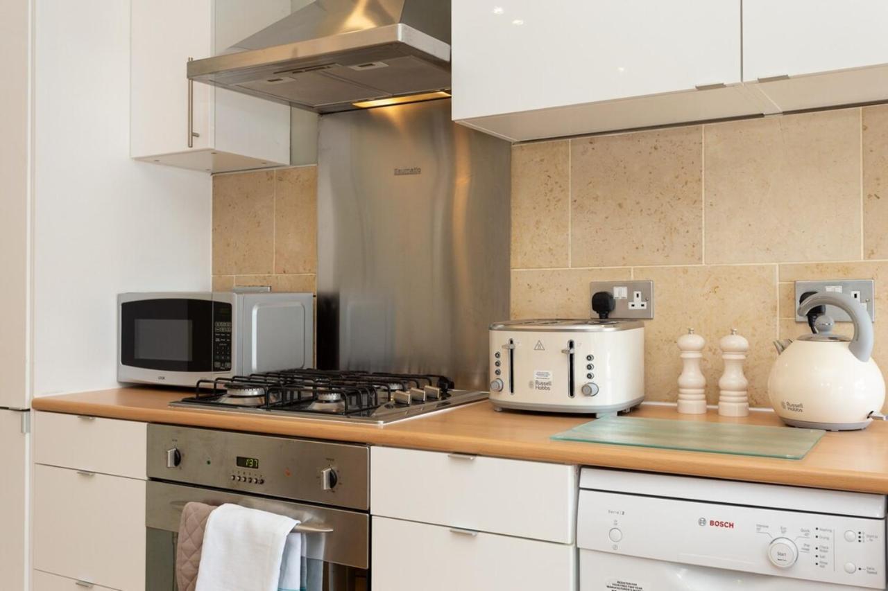 Quaint 2 Bedroom Flat - 9 Minutes Walk To Vauxhall Tube ロンドン エクステリア 写真