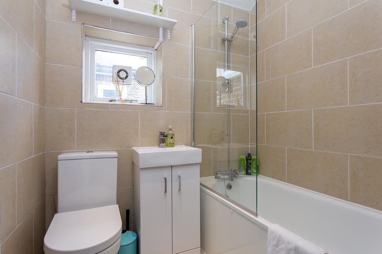 Quaint 2 Bedroom Flat - 9 Minutes Walk To Vauxhall Tube ロンドン エクステリア 写真