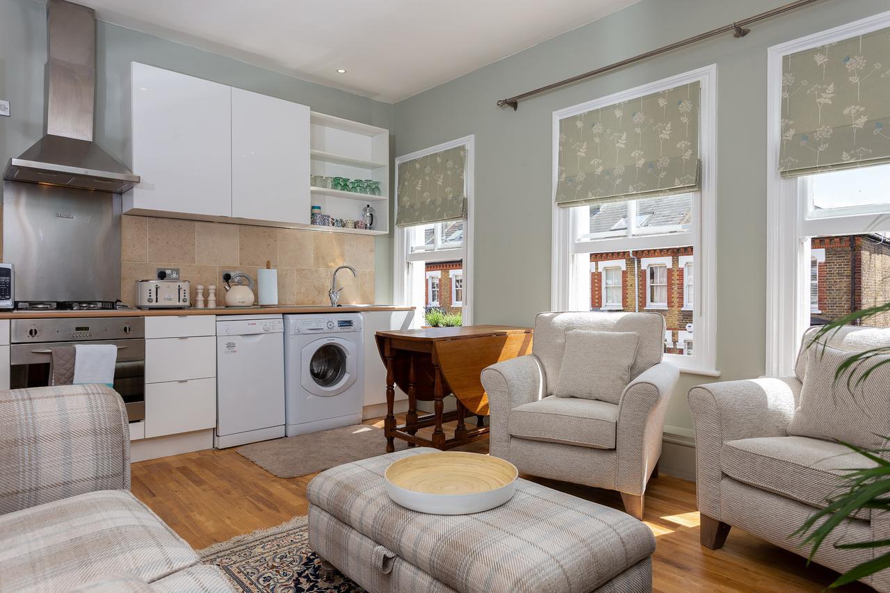 Quaint 2 Bedroom Flat - 9 Minutes Walk To Vauxhall Tube ロンドン エクステリア 写真